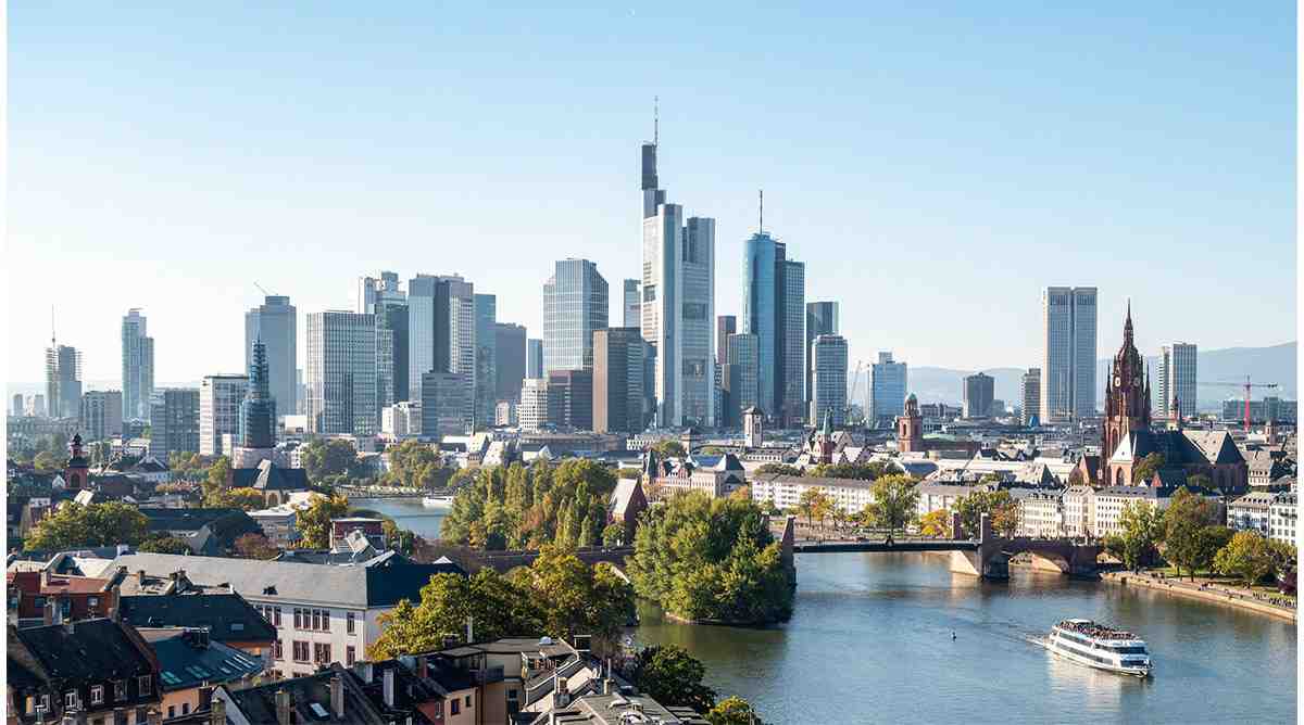 Taking a scenic road trip with a Hertz rental car